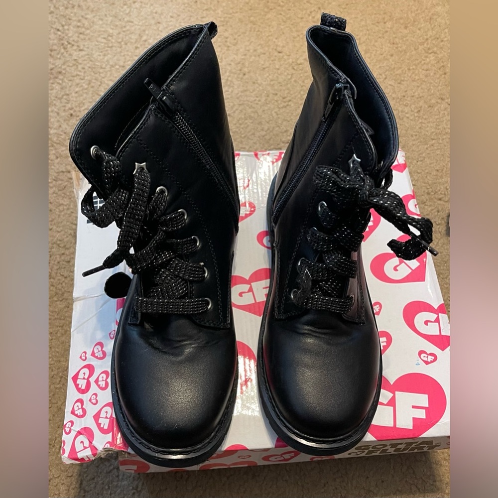 Girl boots size 4
